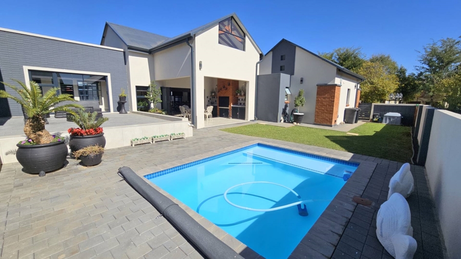 3 Bedroom Property for Sale in Meerhof North West